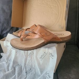 Taos Sandals size 9